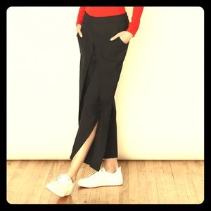 SUPER Chic Black Crossover Pants
